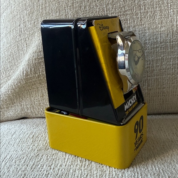 Disney Mickey Mouse 90th Anniversary Commemorative Watch in original yellow tin - Picture 6 of 7